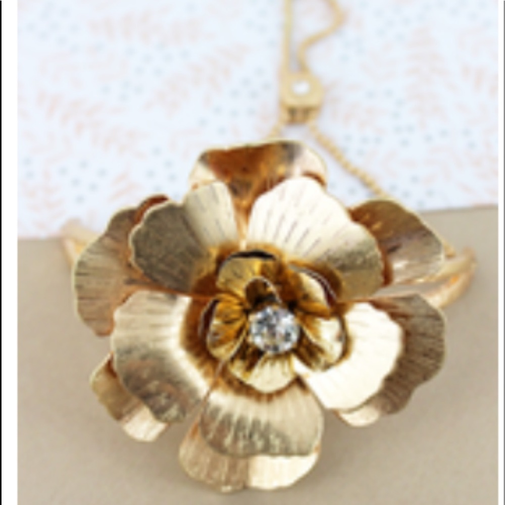 Very beautiful flower bracelet